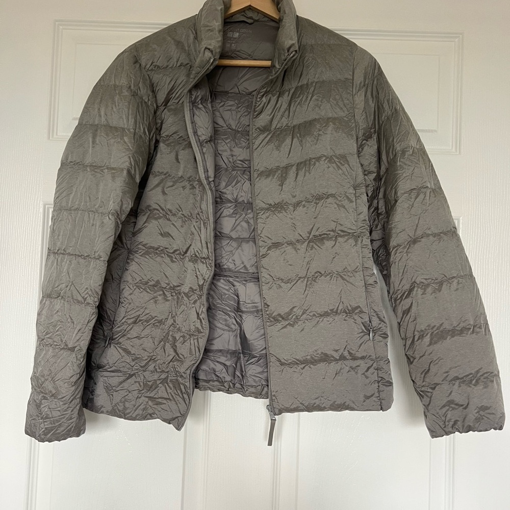 Uniqlo Women M Packable Down Puffer Jacket Gray Full Zip Lightweight Softshell